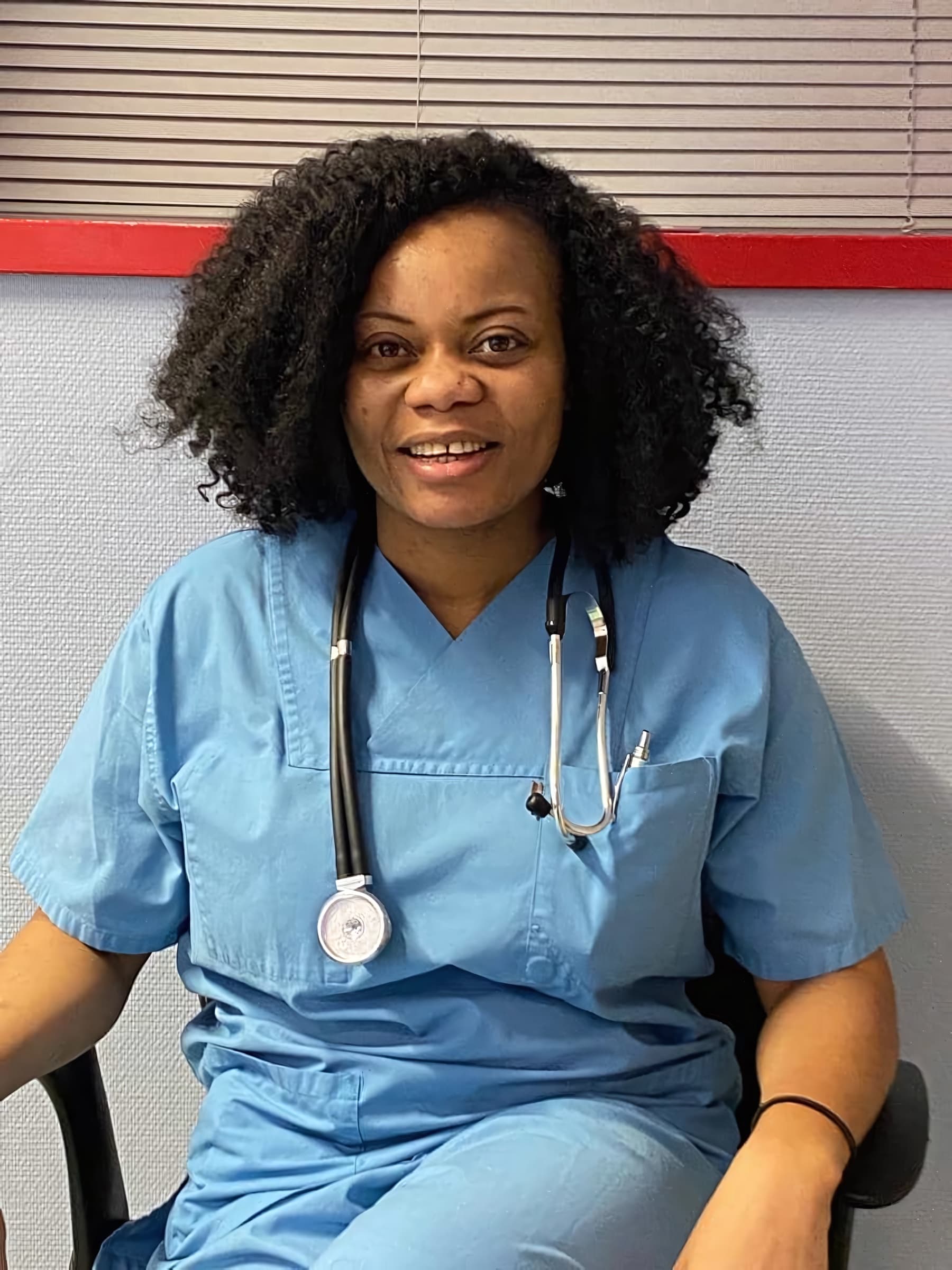 Dr. Estelle Teuma